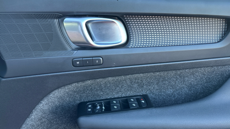 Volvo Xc40 2.0 B4P R DESIGN Pro 5dr Auto [7 speed] Petrol Estate